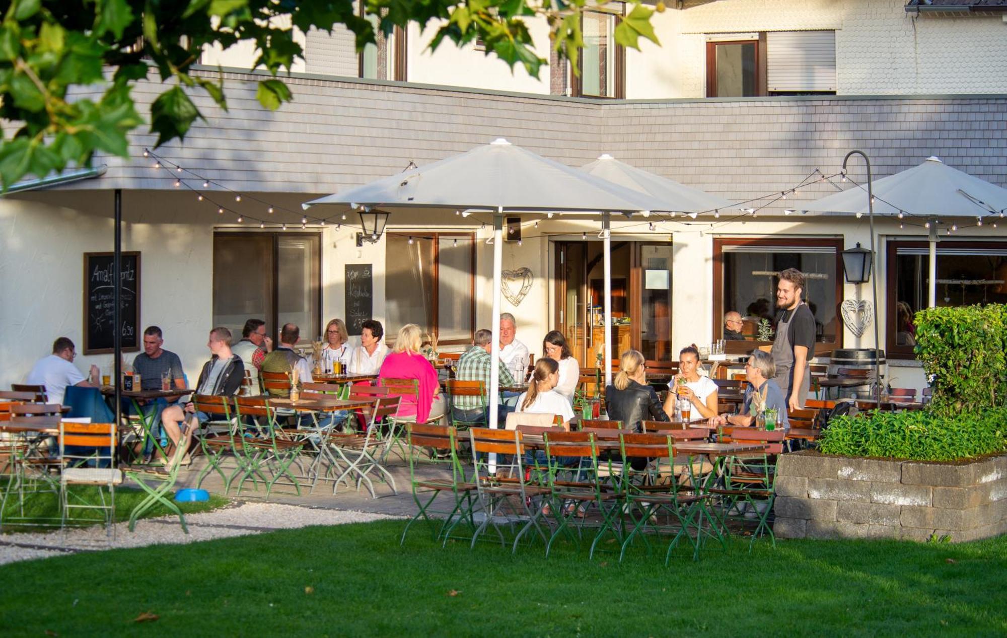 Deutsches Haus Hotel Restaurant Gastwirtschaft Biergarten Am Radweg Bermuthshain Exterior foto