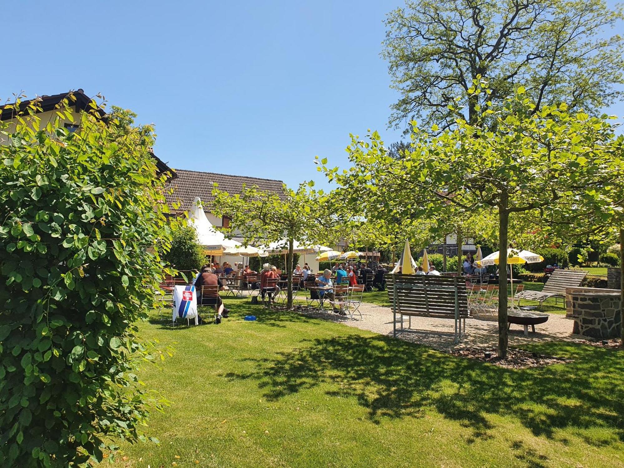 Deutsches Haus Hotel Restaurant Gastwirtschaft Biergarten Am Radweg Bermuthshain Exterior foto